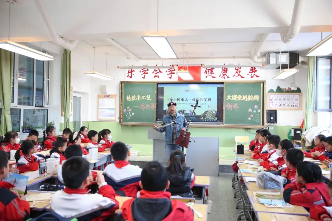 内蒙古展览馆进院校启动“小小传承人”活动  (发布时间：2023-03-17)
