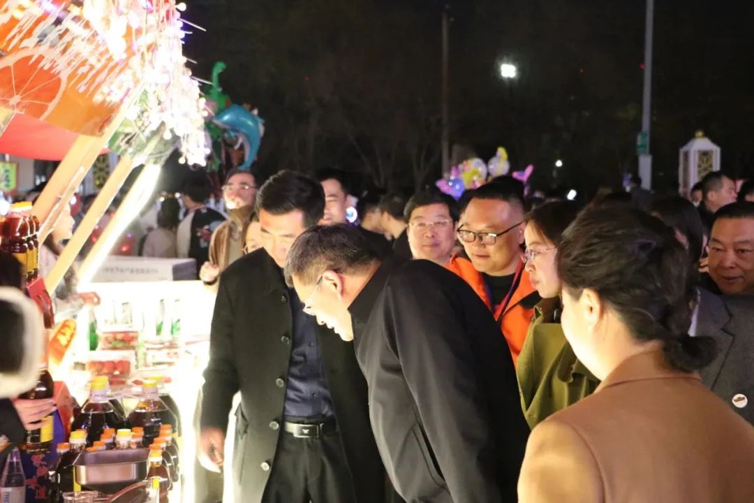 自治区副主席杨进调研指导“‘箱’约那达慕”市集