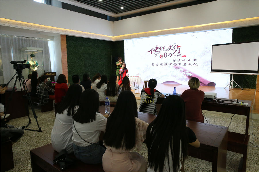 [图] 传统文化月月传（三十七）——蒙古族服饰的穿着礼仪