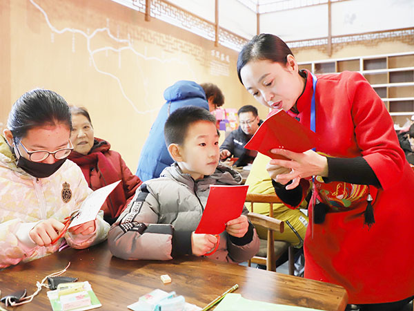 [图] 传统文化月月传（六十四）内蒙古展览馆举办的“镌刻世纪——中华文化先贤新影像展”正式开展