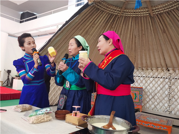 [图] 传统文化月月传（七十七）品奶食·做点心——美食中国年