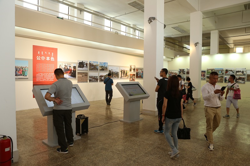 [图] “吉日嘎拉同志先进事迹展”在内蒙古展览馆展出