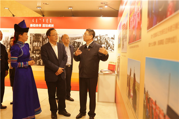 [图] 讲讲北疆新时代（三）乌兰牧骑图片展