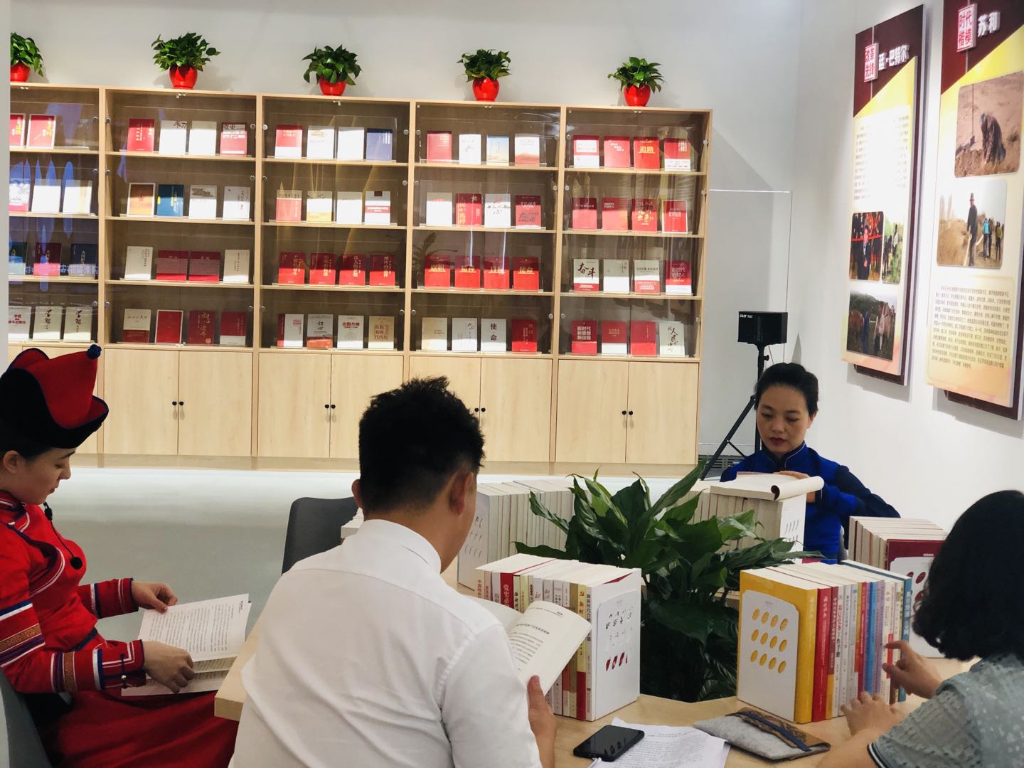[图] 讲讲北疆新时代（十二）学历史读书会《草原英雄小姐妹》