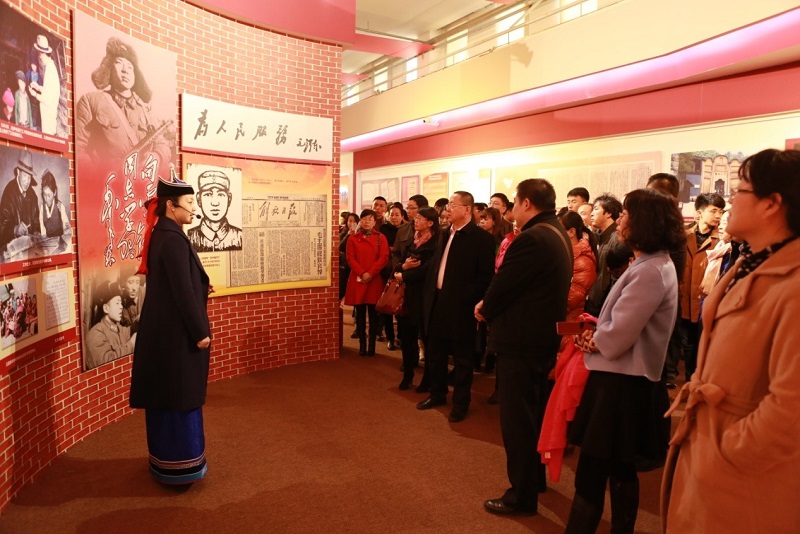[图] 内蒙古展览馆文化志愿者参与传统文化月月传（八）—弘扬雷锋精神 •重温入党誓词