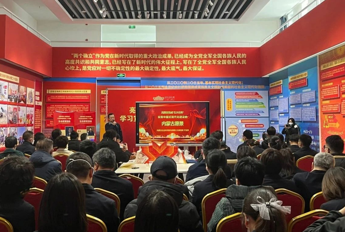 [图] 弘扬雷锋精神•重温入党誓词